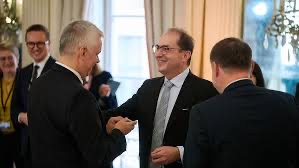 Alexander Dobrindt smiling and shaking hands with a guest at a reception
