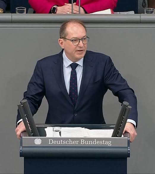 Alexander Dobrindt speaking at the Bundestag lectern