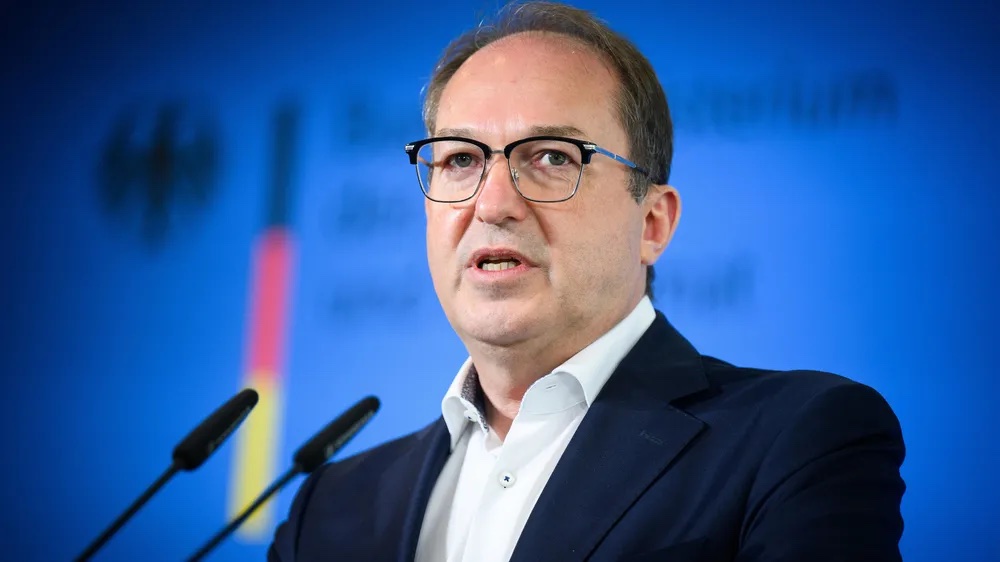 Alexander Dobrindt speaking at the Federal Ministry of the Interior
